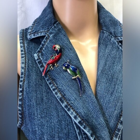 Vintage bright enamelled parrot brooches - Picture 3 of 7